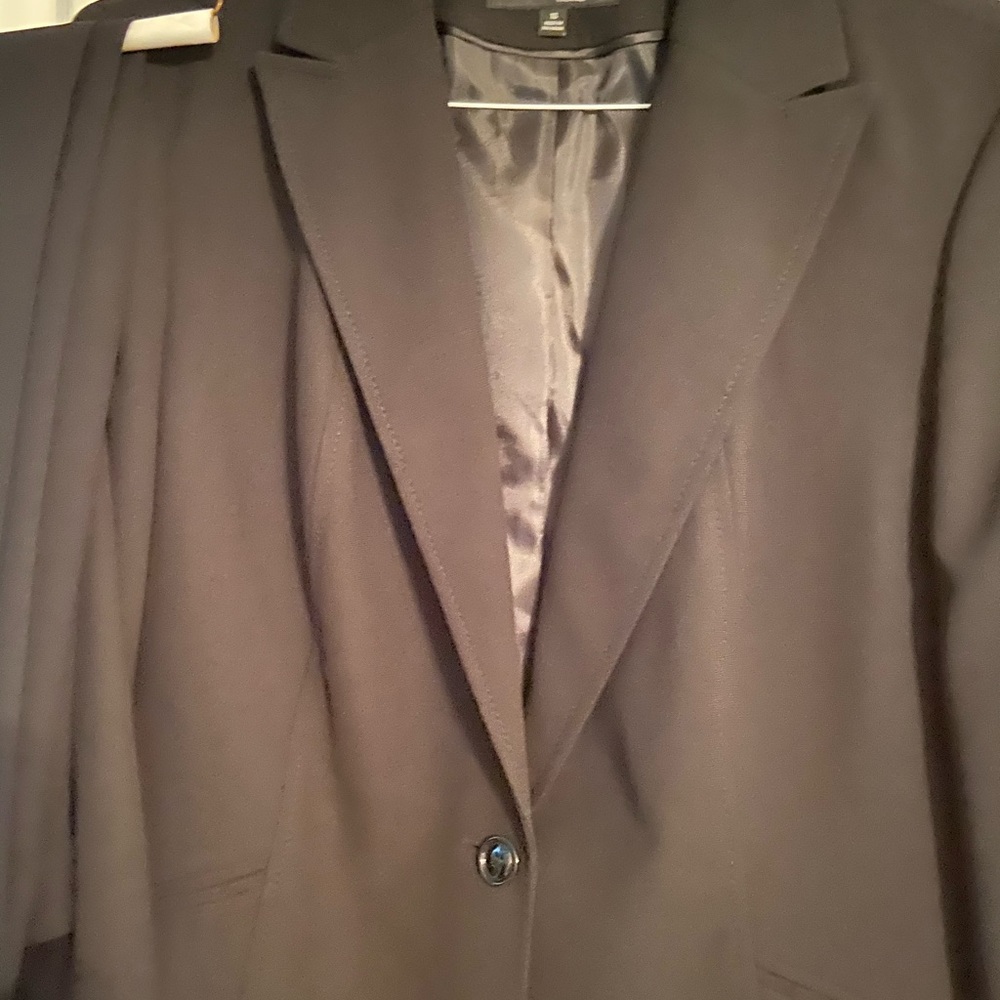 Jones Wear Suit
